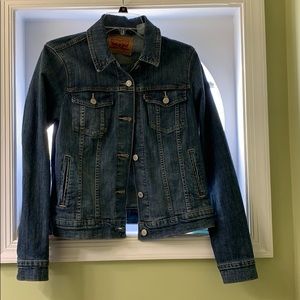 NWOT Never worn Levi Jean jacket large